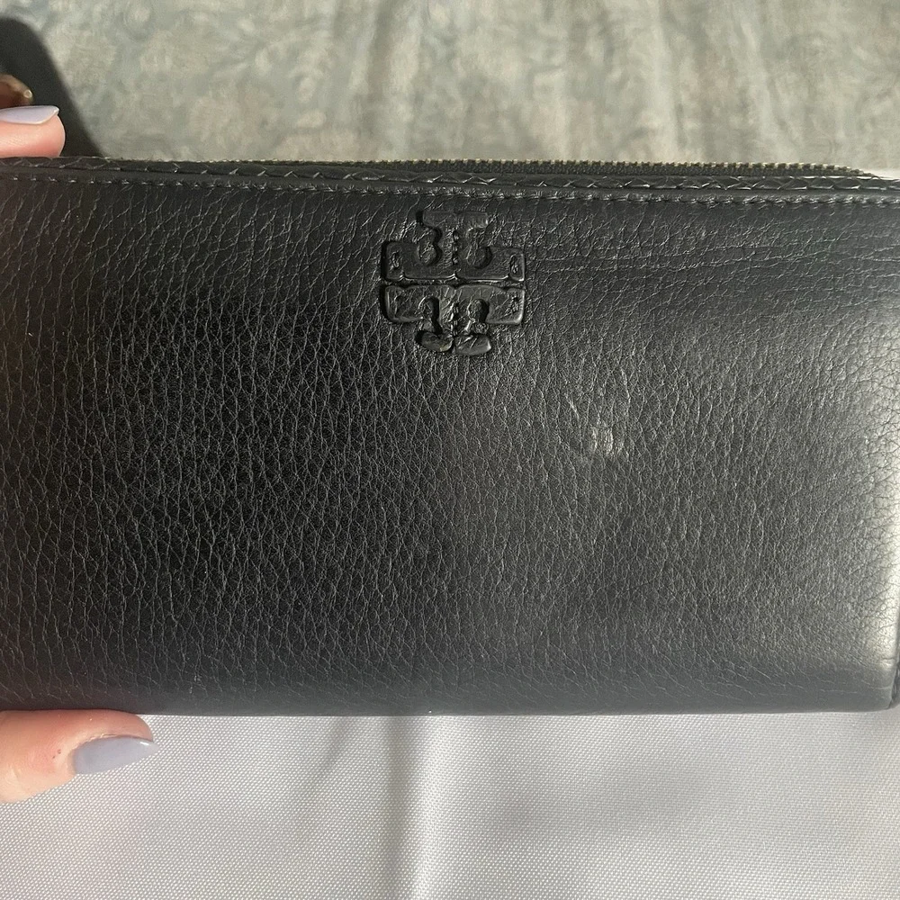 Tory Burch Taylor Zip Continental Wallet in Black Pebbled Leather With Tassel